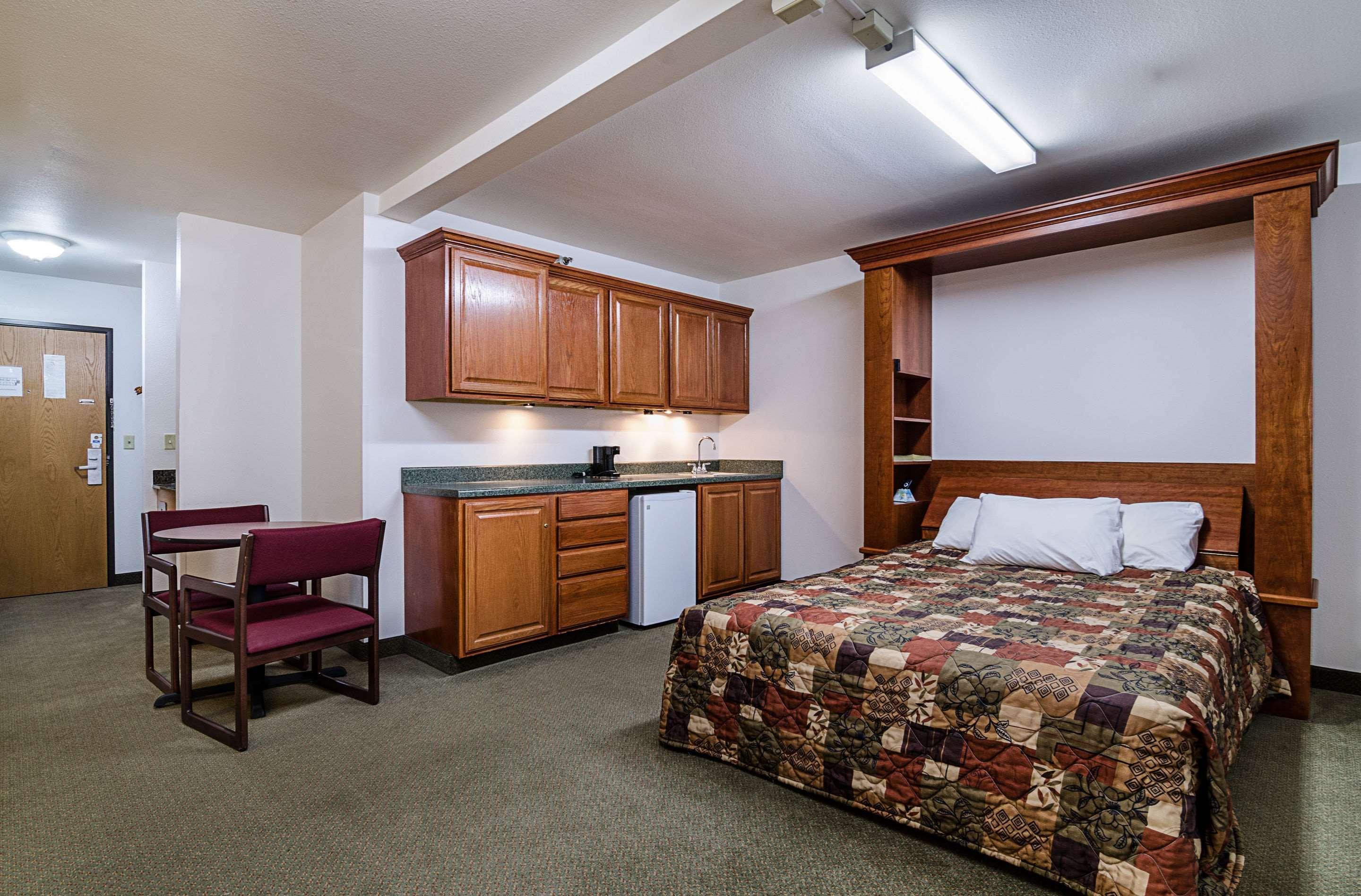 Rodeway Inn Larned Ngoại thất bức ảnh