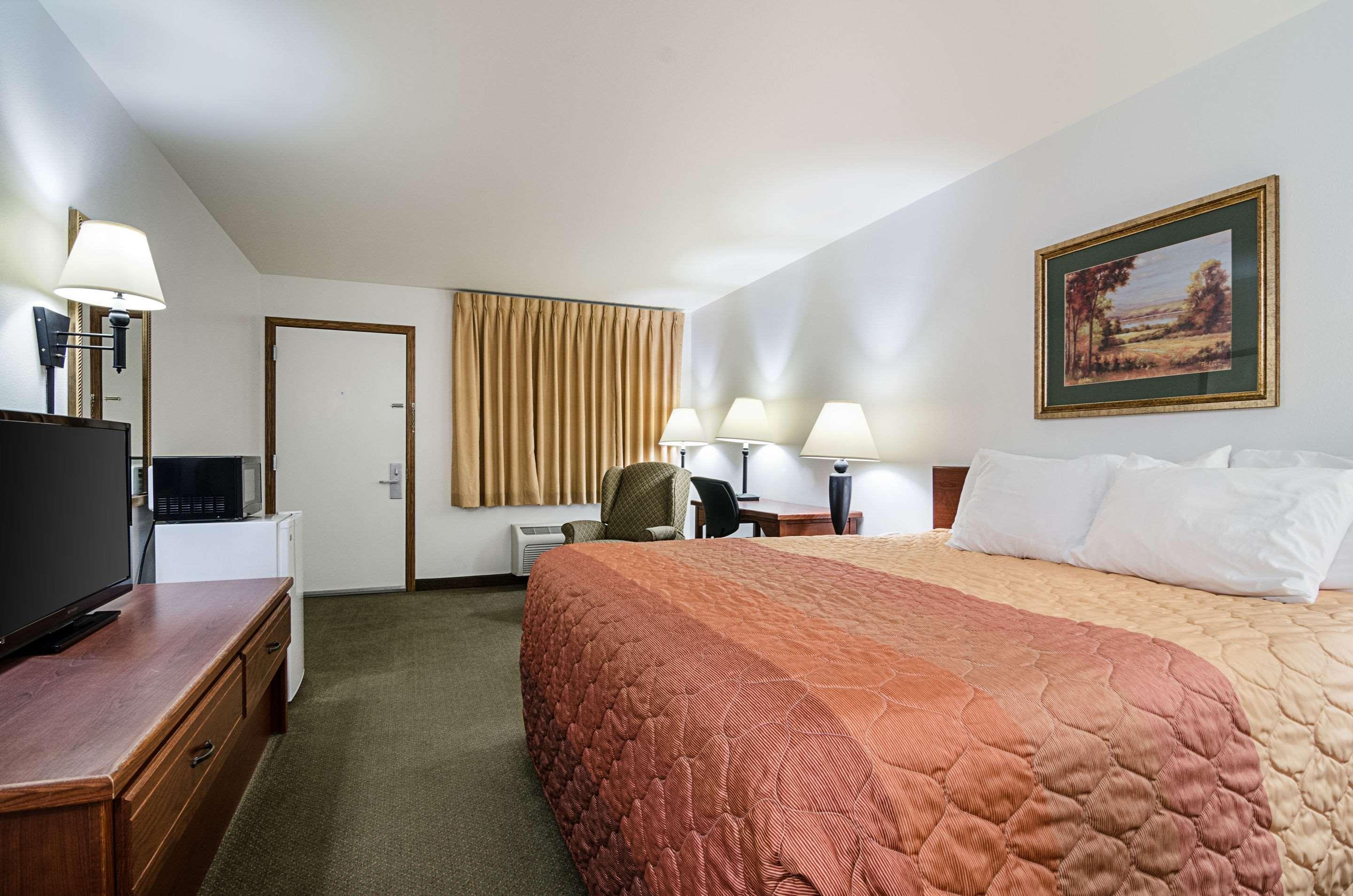 Rodeway Inn Larned Ngoại thất bức ảnh