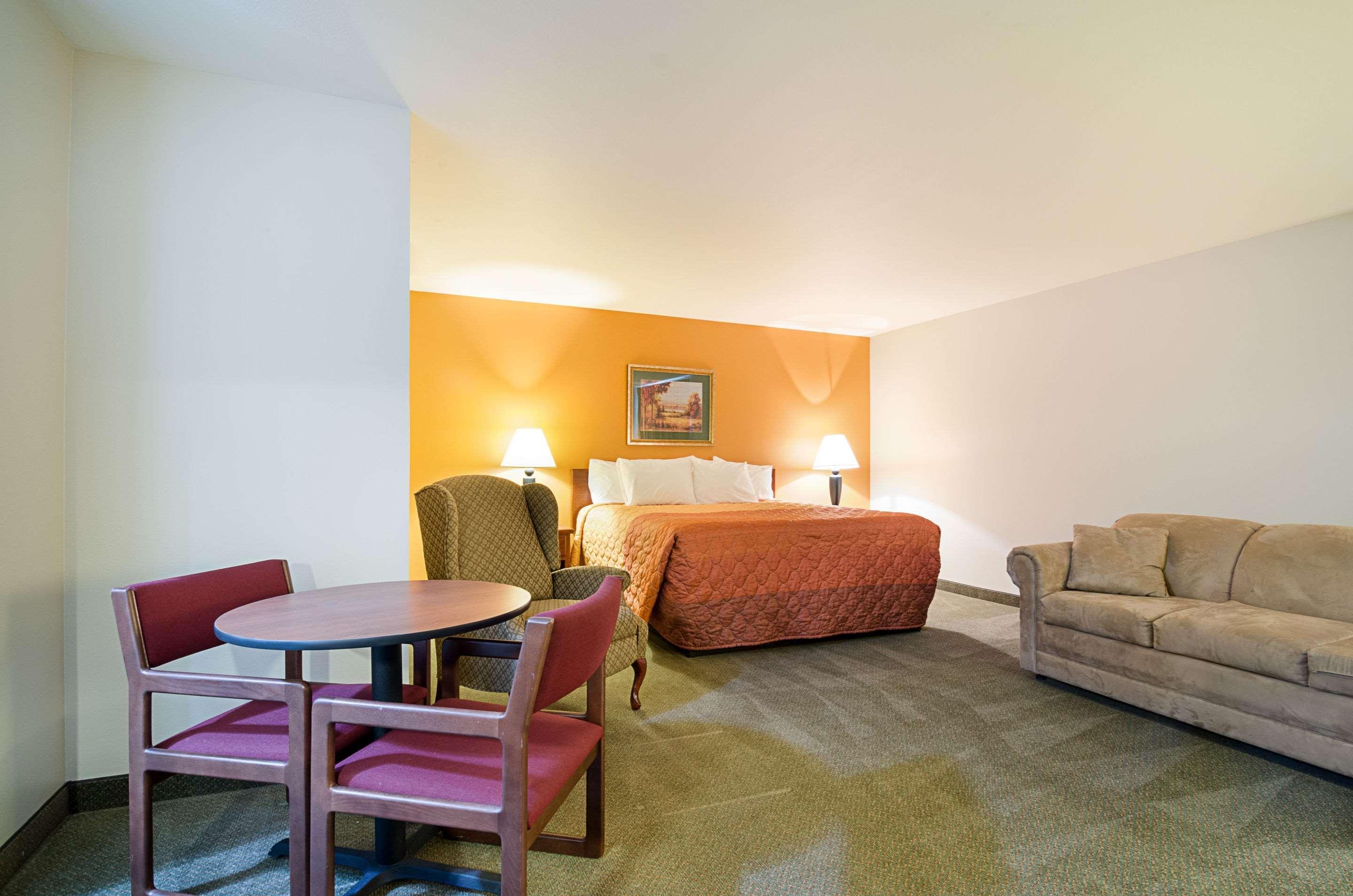 Rodeway Inn Larned Ngoại thất bức ảnh