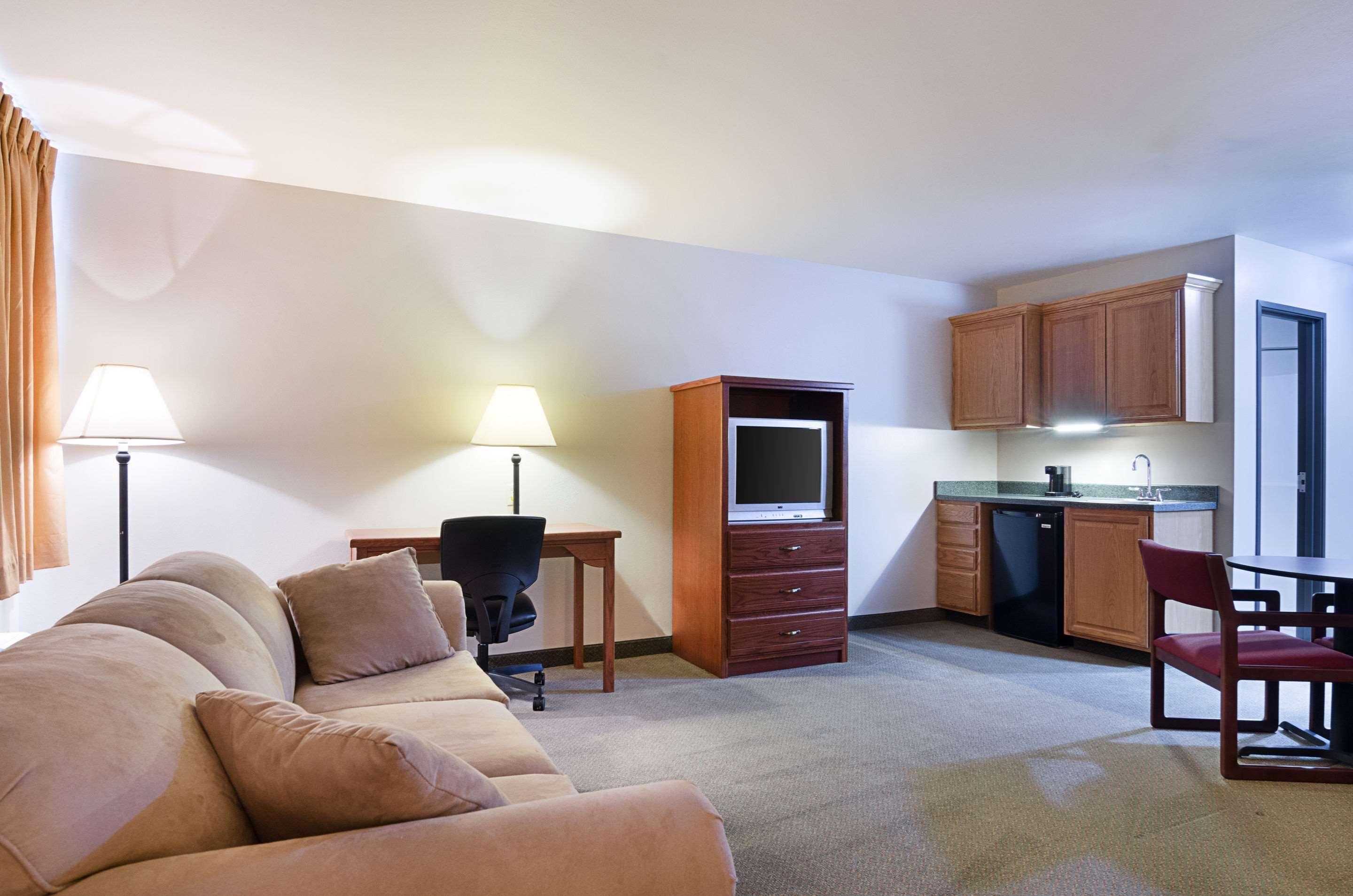 Rodeway Inn Larned Ngoại thất bức ảnh