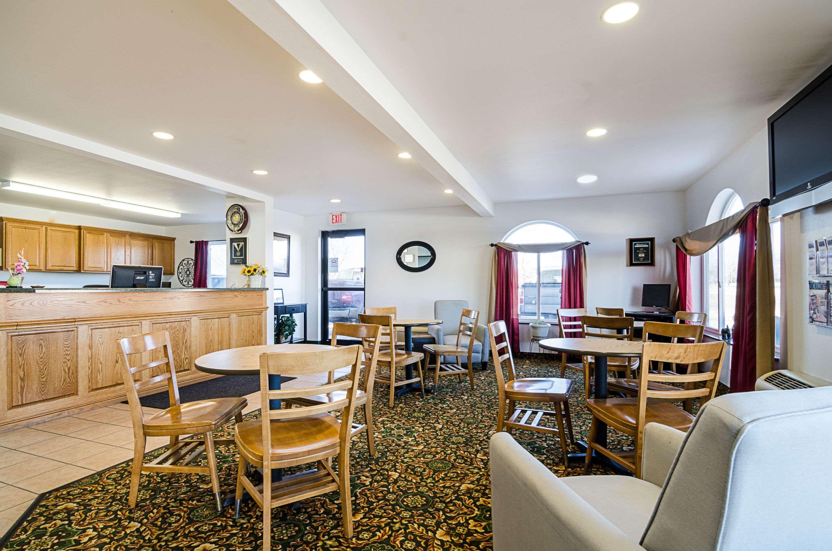 Rodeway Inn Larned Ngoại thất bức ảnh
