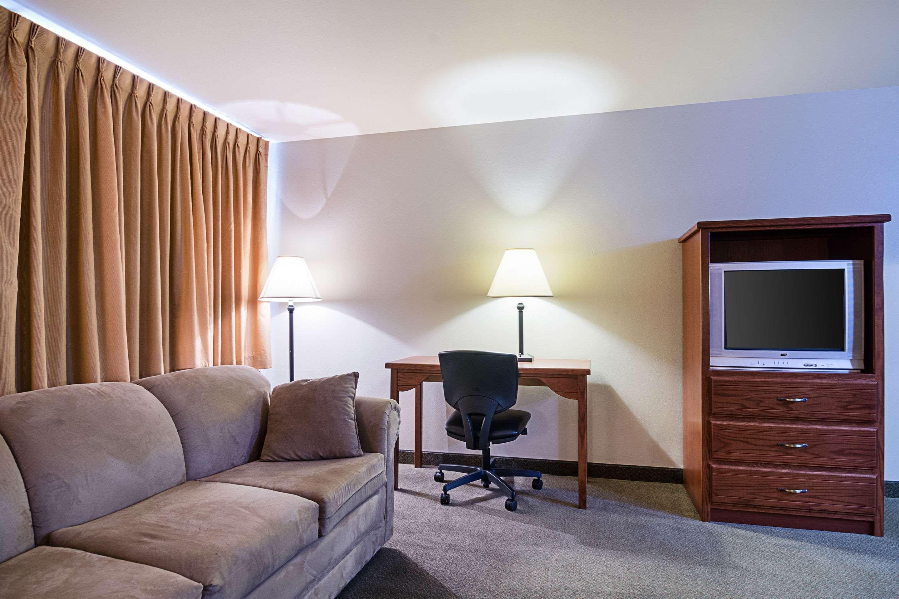 Rodeway Inn Larned Ngoại thất bức ảnh