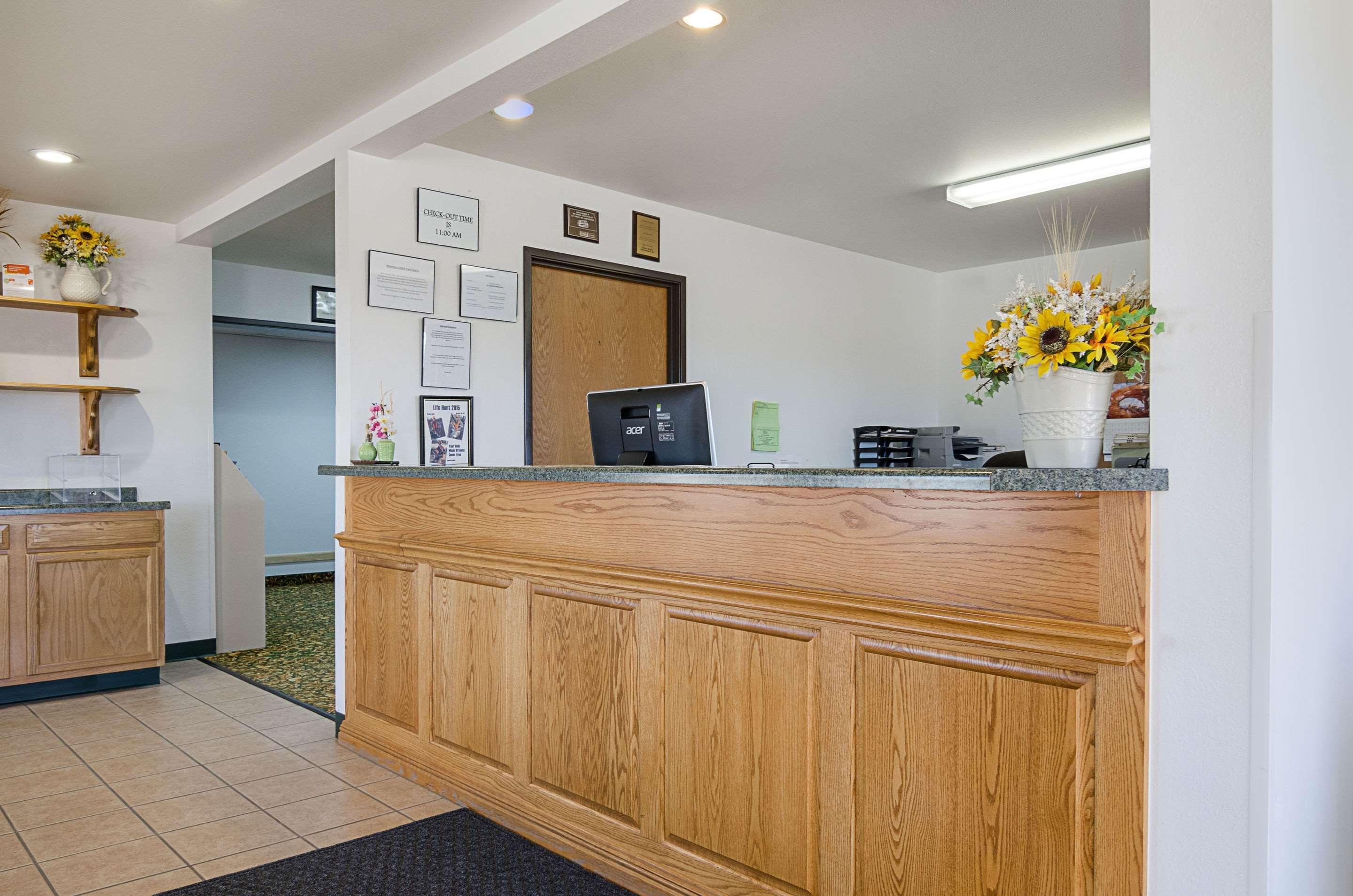 Rodeway Inn Larned Ngoại thất bức ảnh