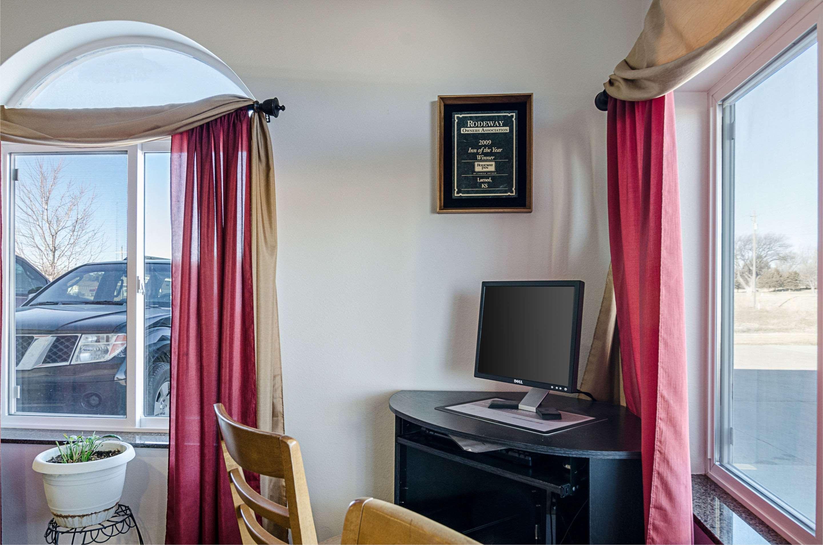 Rodeway Inn Larned Ngoại thất bức ảnh