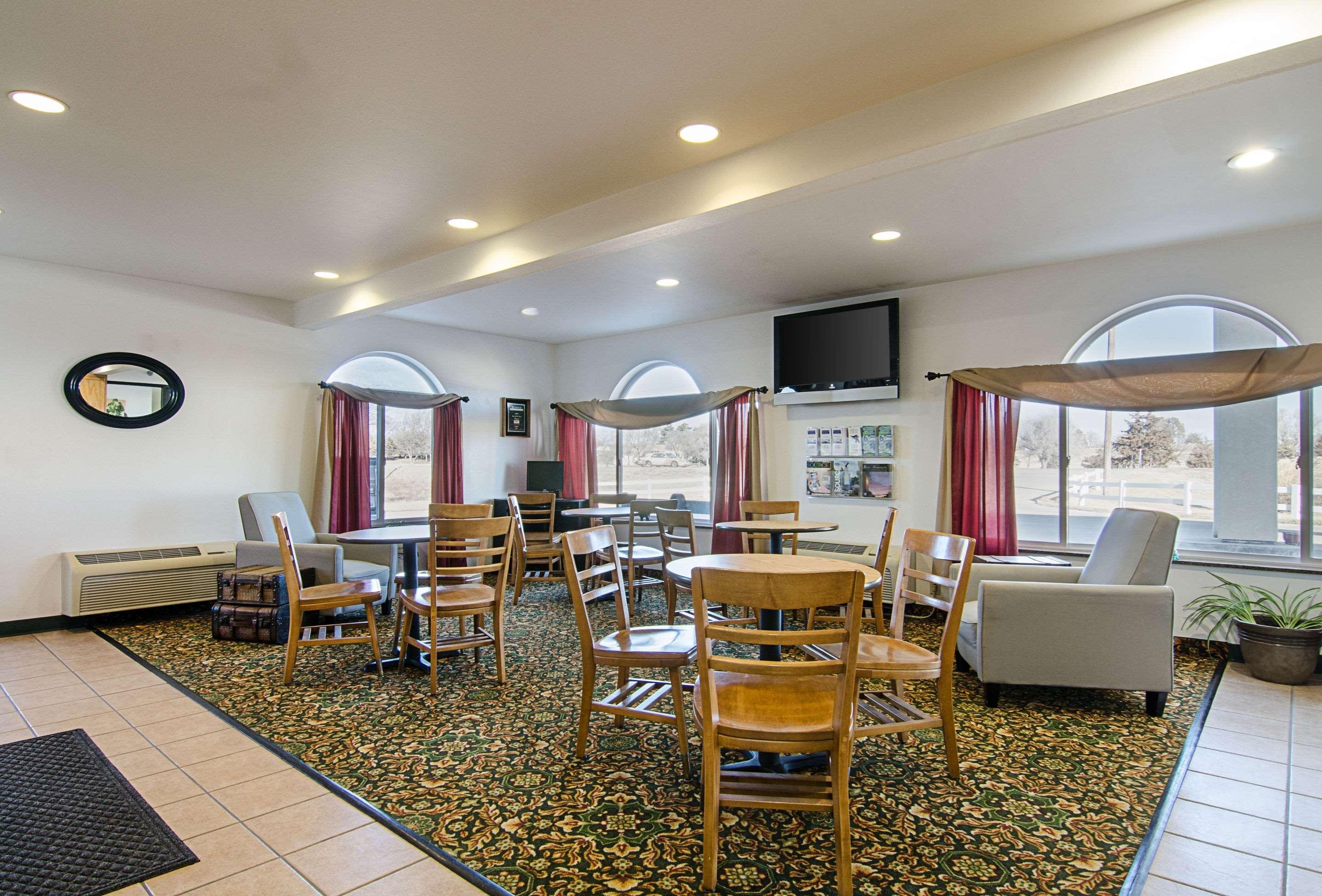 Rodeway Inn Larned Ngoại thất bức ảnh