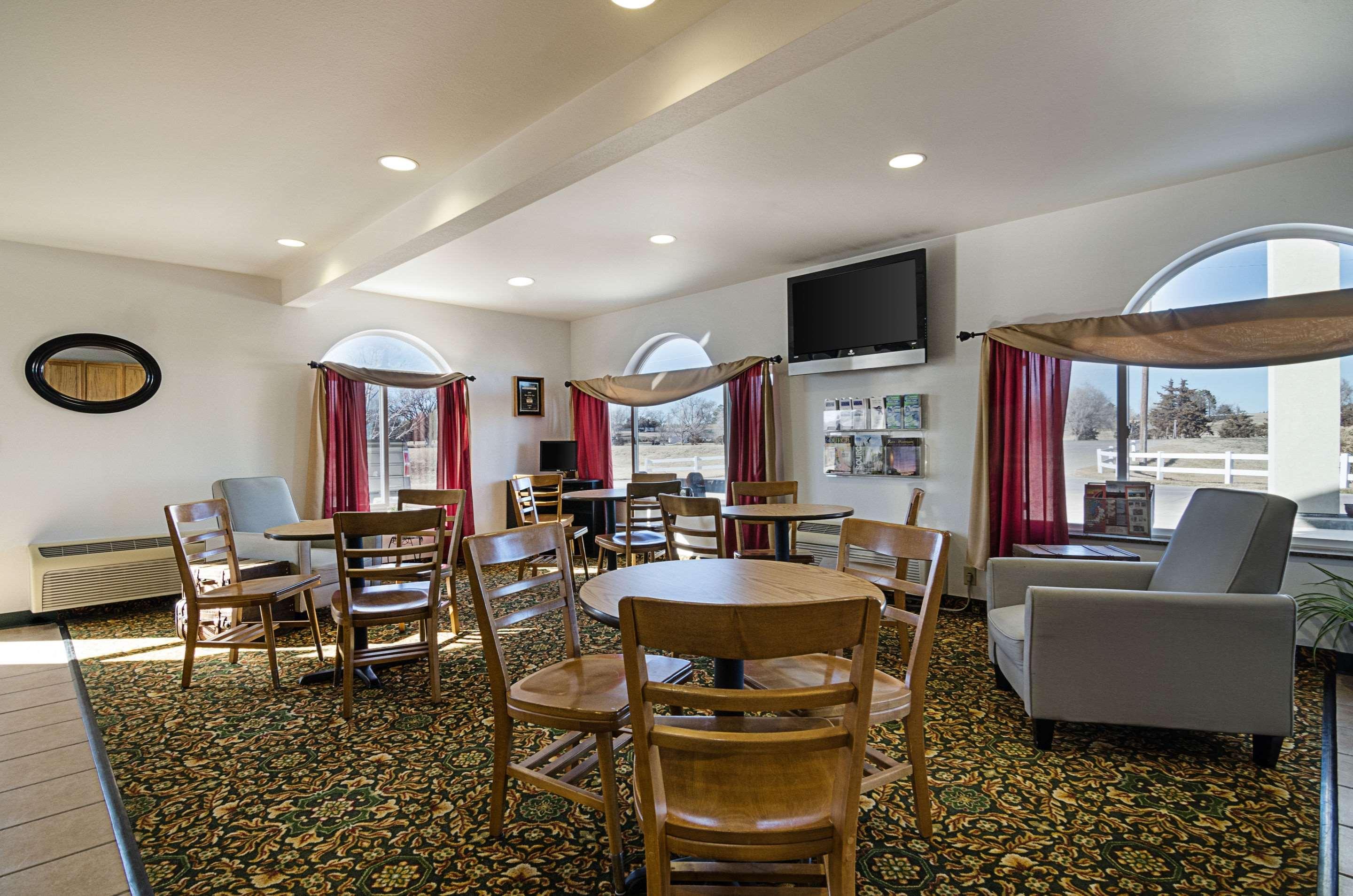 Rodeway Inn Larned Ngoại thất bức ảnh