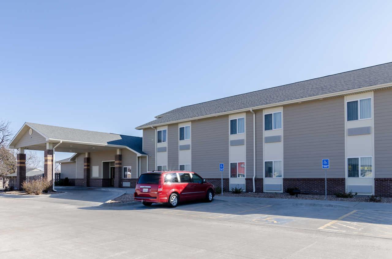 Rodeway Inn Larned Ngoại thất bức ảnh
